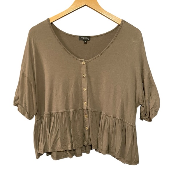 Originality Green Button Front Top - Picture 2 of 3